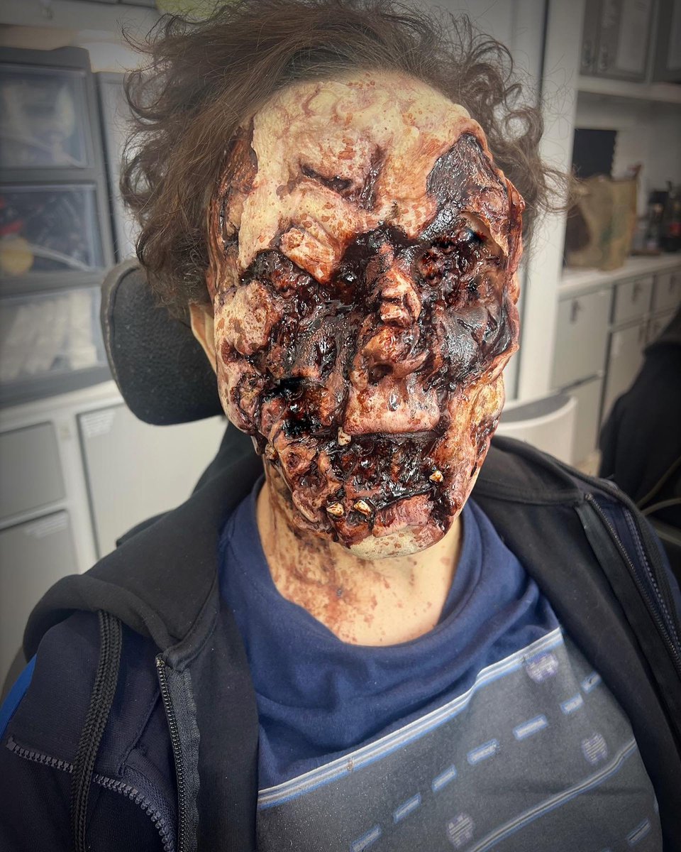 games878787's tweet photo. Noticias FNaF Película!
Ashley Levy, maquilladora de la película, nos comparte fotos de la cara destrozada prostética de @fxxdxg (Carl) en la película!

Menuda impresión!

#FNaF #FNaFNews #FNaFNoticias #FNAFMovie https://t.co/hBMw9jMw5a
