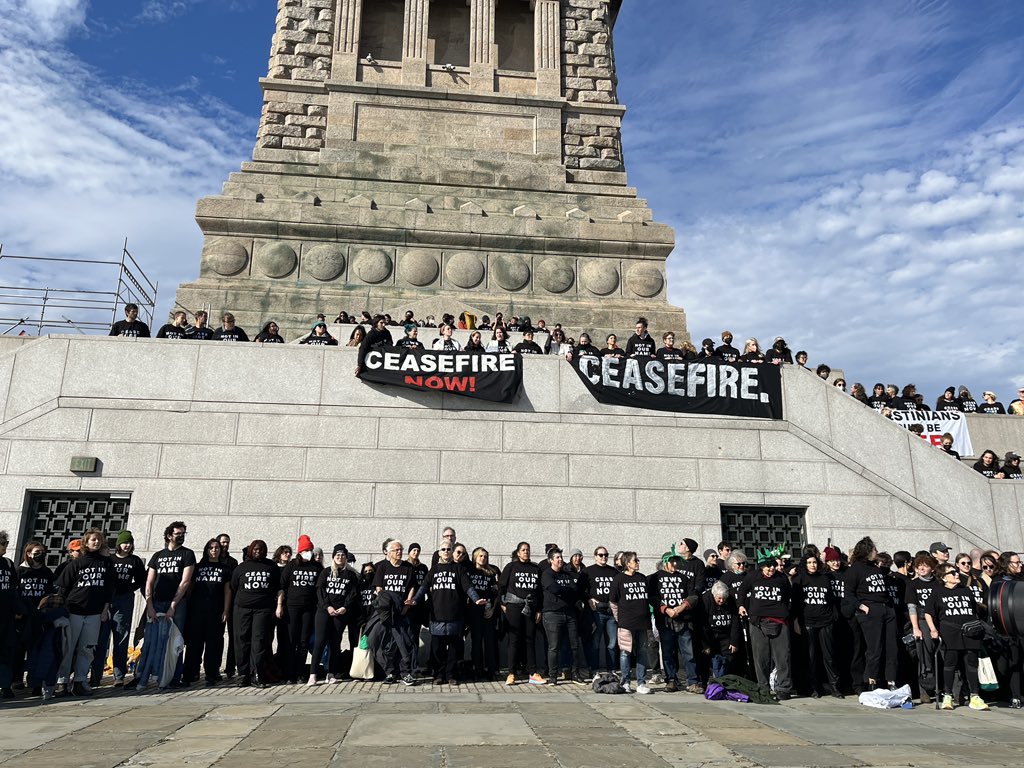 NoahHurowitz's tweet photo. I’m here at the base of the Statue of Liberty (!) where more than 100 Jewish-led anti-war activists are staging a sit-in to demand an immediate ceasefire and end to the siege in Gaza.

Story will be up and updating momentarily via @NYMag. 

Follow here for updates! https://t.co/UZdTMAosxE