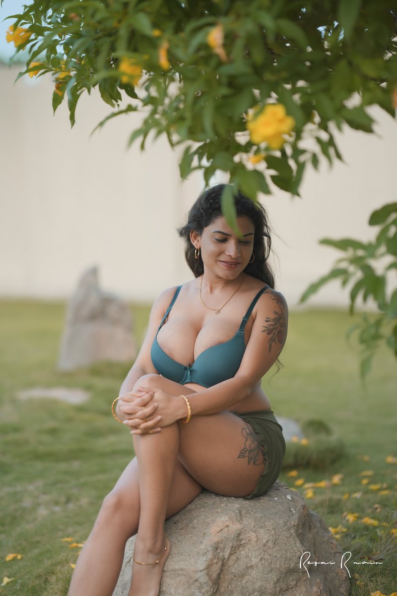 Resmi_R_Nair's tweet photo. Bra Off ?
https://t.co/6LLANIJno7 https://t.co/hBVmFSaDUJ