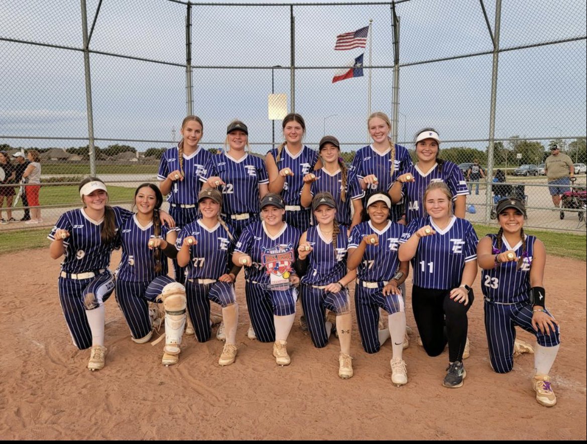 RileyShipp's tweet photo. Me and my team had a great weekend at the USFA Fall State tournament and ended up being the undefeated USFA state champs! I hit a walk-off triple swinging away to take us to the championship and hit .500 with 5 walks and 7 stolen bases!  @McNeeseSoftball @alexisotero31 https://t.co/1rIHeeWE9A