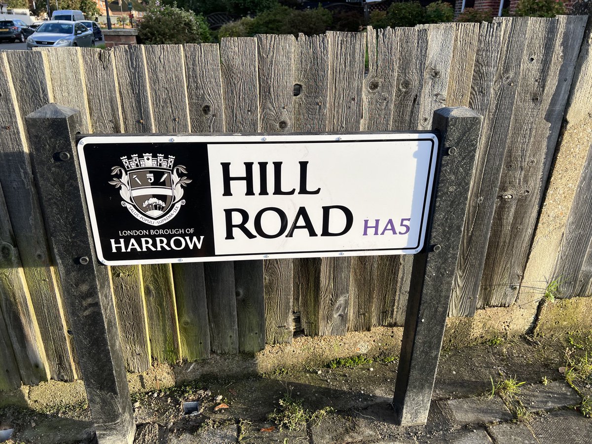 CllrNormando's tweet image. One of our fabulous new street signs here in #Pinner - restoring pride in our borough! ⁦@harrow_council⁩