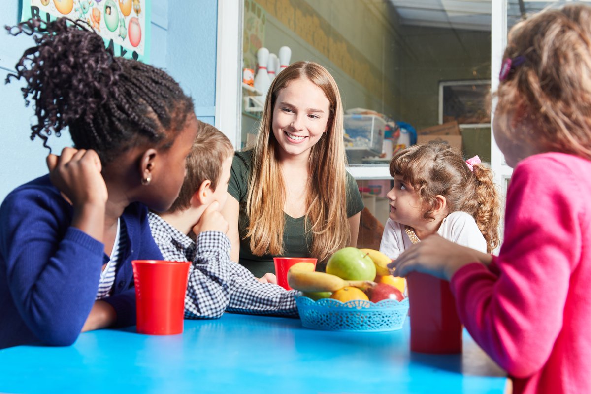 #NewStudy: Only 36.5% of licensed childcare centers participate in the Child and Adult Care Food Program despite the many benefits that it provides.🥛🍎 Why is this resource so under-utilized? New study from Tatiana Andreyeva: bit.ly/49pM4qX