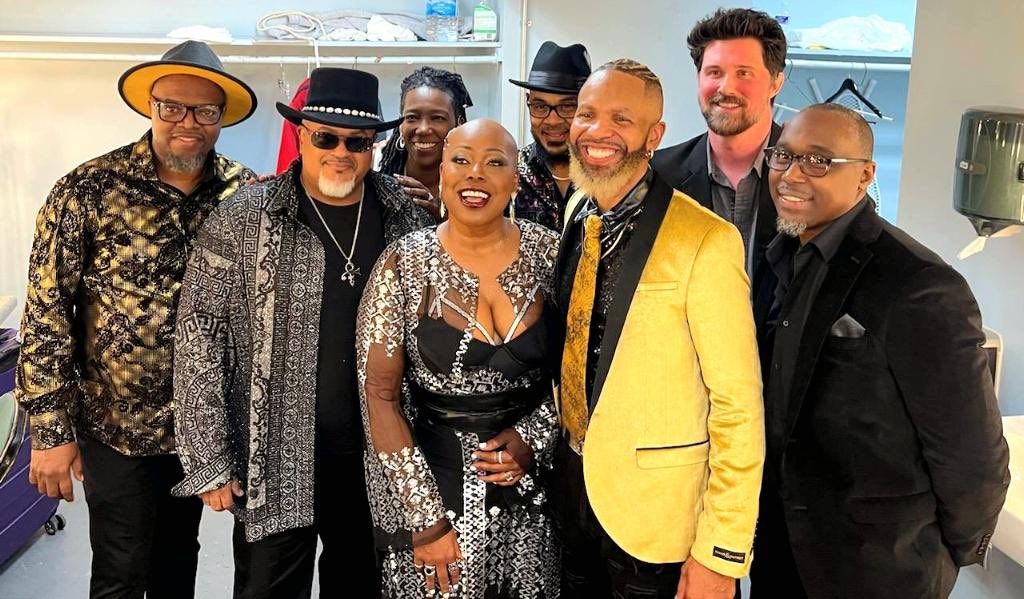 JoelHenryBand's tweet photo. Last Friday at the Carolina theater with Shelby J was an amazing experience!! I’m so grateful!! Thanks for having me @therealshelbyj https://t.co/qKVKbjGij2