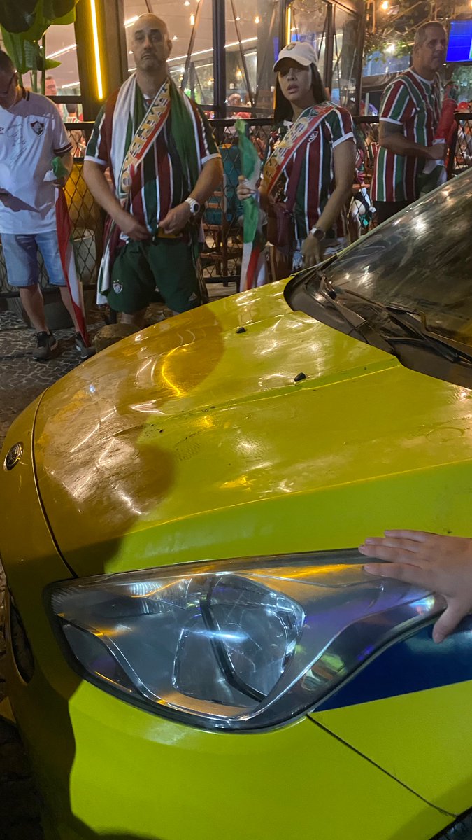 sideantrv's tweet photo. SAUDAÇÕES TRICOLORES!🇭🇺

Rapaziada,
ontem na hora do jogo subiram no carro de trabalho do meu pai e acabaram com a lataria do teto, capô e lateral. Enquanto o carro estiver assim ele fica impossibilitado de trabalhar.

(continua nos comentários) https://t.co/lAkqzXXNRU