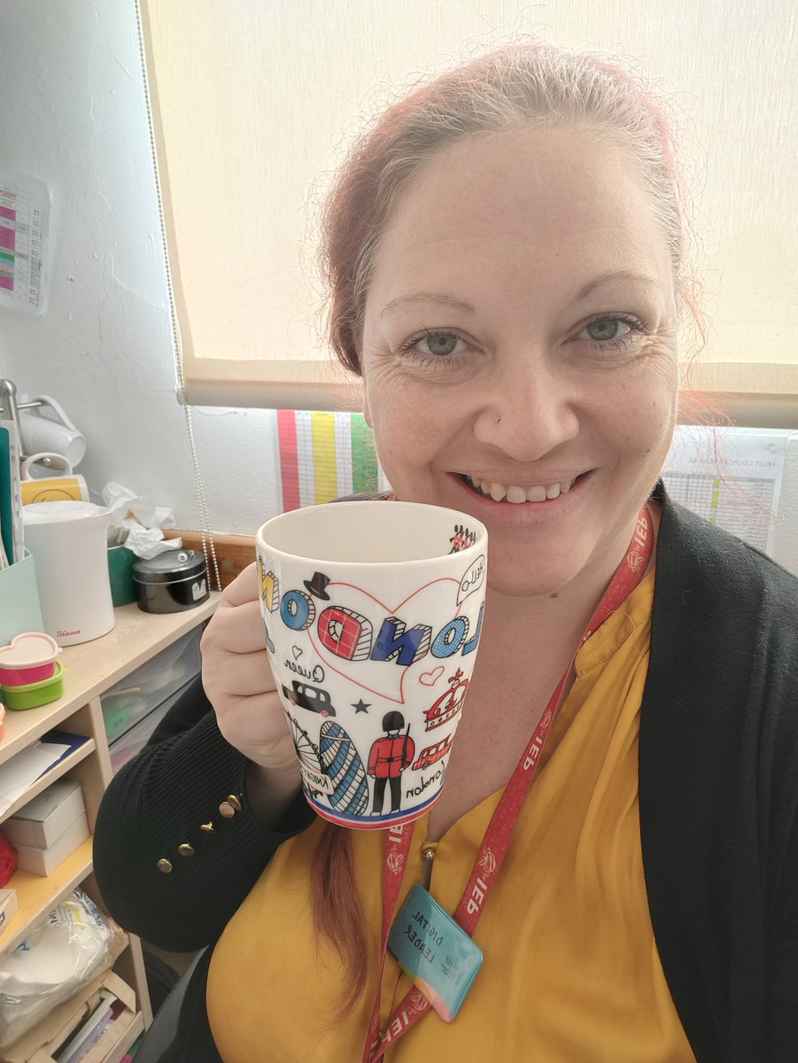 MsSanchezMillar's tweet photo. Two presents today, a fab new mug from a kid's family trip last week and a very accurate Halloween portrait! 🥰
#edutwitter #teachergifts https://t.co/46hmWeFBGA