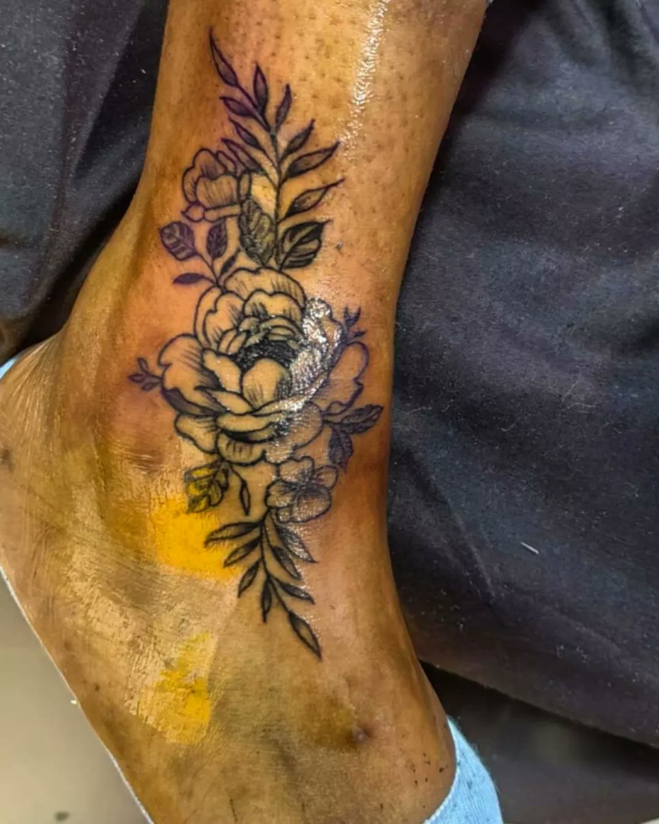 Toberink's tweet photo. Final piece! 
Recent work.
Design : foot flower
Artist : KayCee Casper https://t.co/czIjobHgol