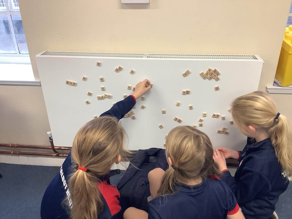 Last week, 5B focused on ‘V’ for vocabulary and looked up, discussed and found the meaning of unfamiliar words. They wrote these on post it notes and shared them with others. They’re also trialling their new magnetic scrabble letters to create ambitious vocabulary! #THSchY5