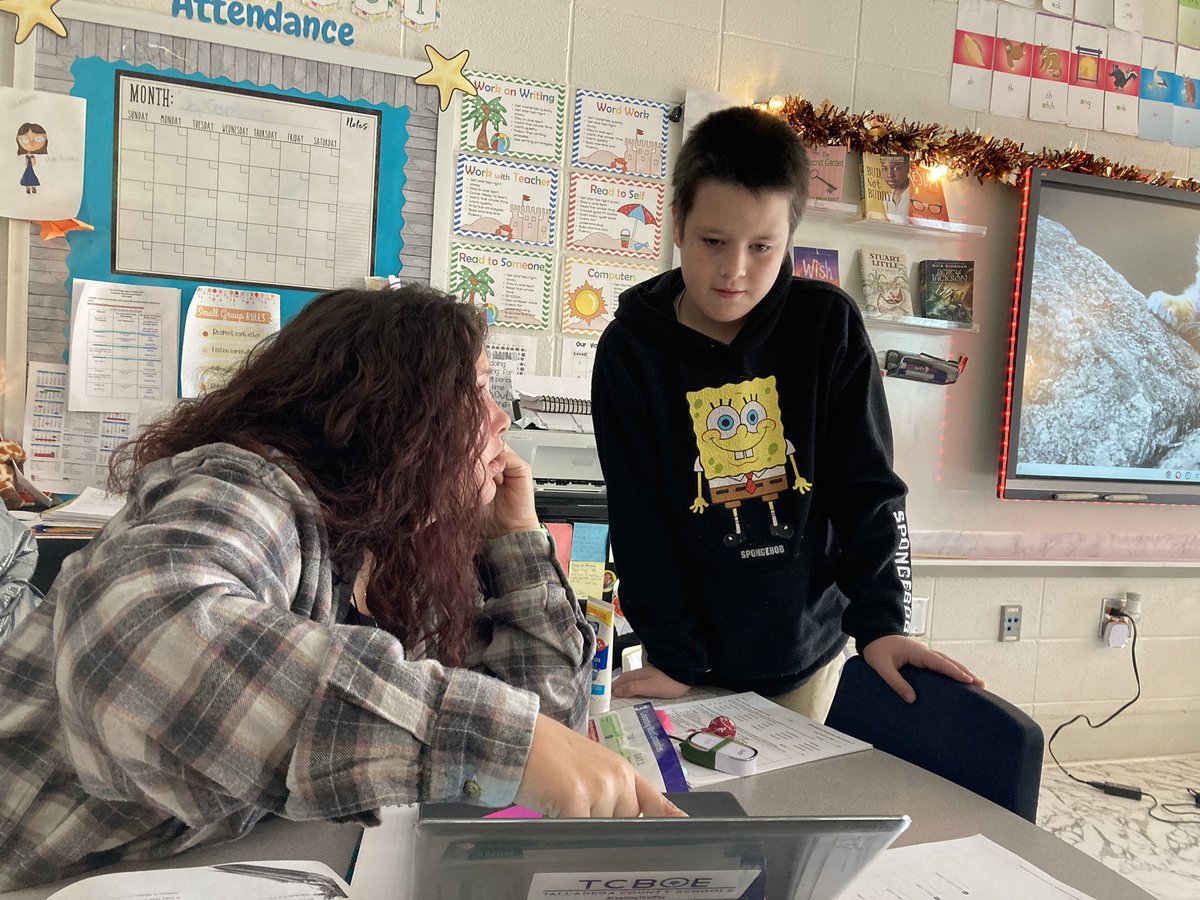 5th grade students <a href="/BBCMES/">BBCES</a> are using big word strategies to help decode multisyllabic words! #determined #TCBOEDLP <a href="/JessicaR132/">Jessica Roberts</a>