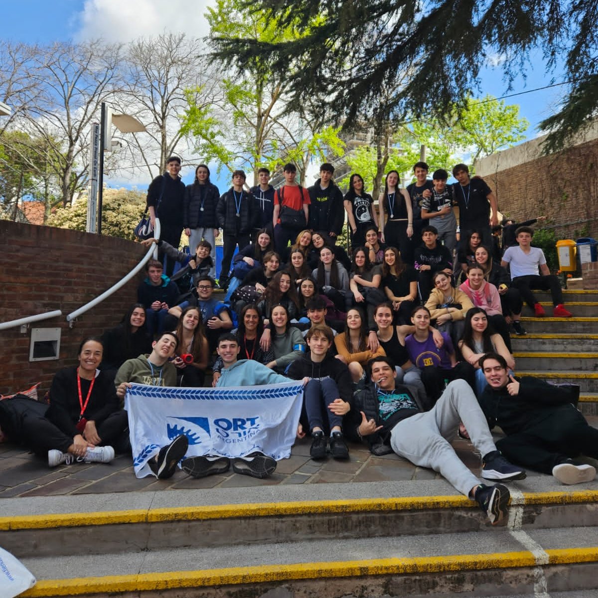 ORTArgentina's tweet photo. 48 estudiantes de #SecundariaORT -sede Belgrano- participaron del último 🏊 torneo 2023 de la Liga Estudiantil de Natación y posicionaron a nuestra Escuela en el 2do. puesto de la clasificación general anual. ¡Leé la nota! 👉https://t.co/5StTHB0T1v
#OrgulloORT https://t.co/mKoWYoMhcf