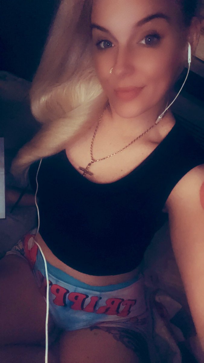 Barbie_special1's tweet photo. I may get ur attention but can u get mine….#Aquarius #itscoldoutside #BeautifulWoman #paypig #NaturalBeauty #SouthernCharm #TweeterWorld #Twitter https://t.co/NLSlhYPame
