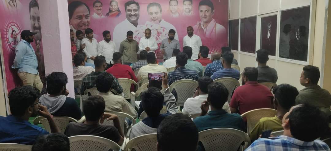 RebbaSaikumar's tweet photo. #BRSParty #Telangana
#VoteForCar #KCROnceAgain
#MalkajgiriAssemblyBRS
#KCR #KTR #HarishRao
#NandhikantiSridhar
#TelanganaStateMBC
#Development #Corporation #Chairman
#MarriRajashekarReddy
#BRSMLA #CandidateMalkajgiri 
#RebbaVasumunnur #RVM
#HUNGER_HELPERS #FOUNDER
#TeamRVM #Socia https://t.co/u2C0Zhro7w