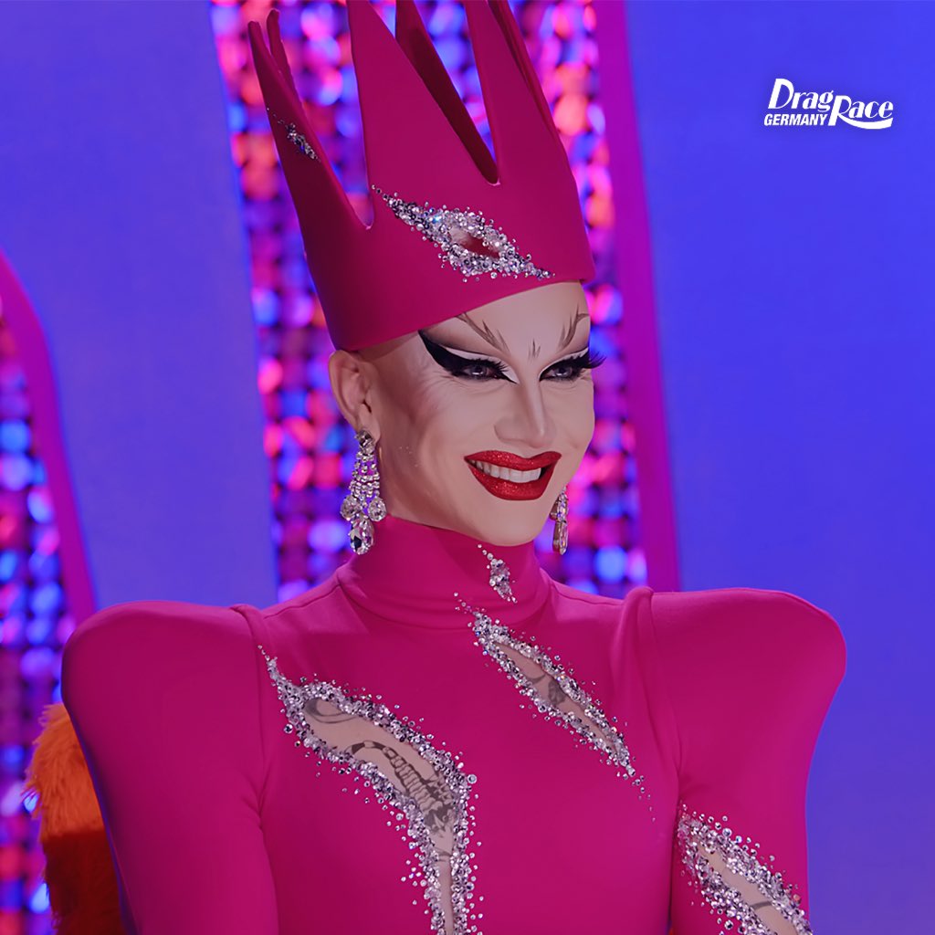 Drag Race Germany (@dragrace_deu) on Twitter photo Seid ihr bereit <a href="/sasha_velour/">Sasha Velour</a> am Judges Table zu sehen ๐
๐
Morgen bei #DragRaceGermany auf <a href="/ParamountPlusDE/">ParamountPlusDE</a> โจ Seid ihr bereit <a href="/sasha_velour/">Sasha Velour</a> am Judges Table zu sehen ๐
๐
Morgen bei #DragRaceGermany auf <a href="/ParamountPlusDE/">ParamountPlusDE</a> โจ