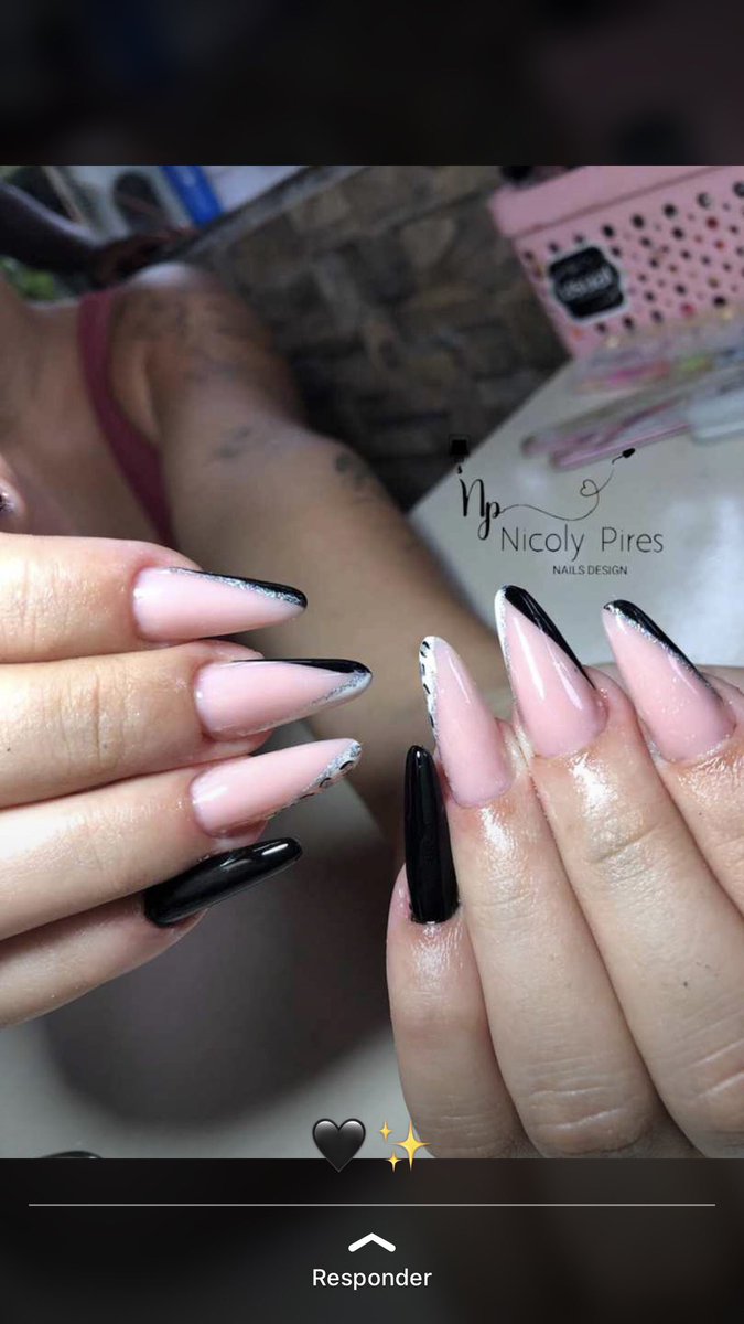brannca0428's tweet photo. @onenailsinspo Essa unha tá tão linda q um monte de gente eu já vi q fez 🖤🥰 https://t.co/J7SLhwRHBl