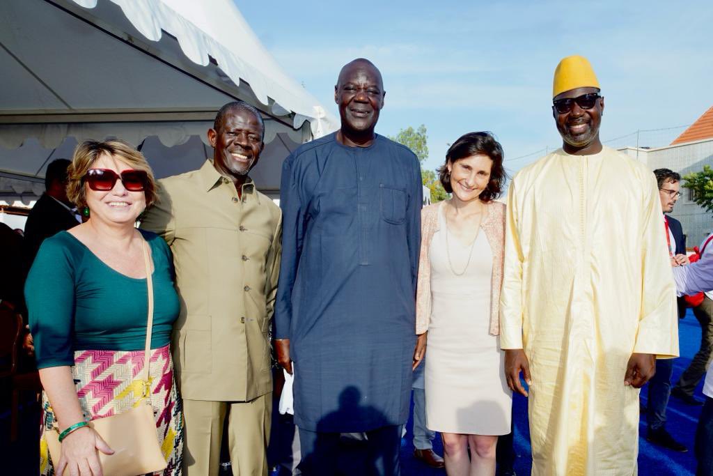 AOC1978's tweet photo. Bravo au club de football sénégalais @DakarSacreCoeur, à l’@OL et à l’@AFD_France pour la signature ce jour à Dakar 🇸🇳 d’un nouveau partenariat pour accompagner de jeunes sportives de haut-niveau vers une carrière professionnelle et promouvoir la place du sport féminin dans la société !

Une nouvelle étape très ambitieuse dans notre volonté partagée de faire du sport un moteur de développement 🙌

Cette belle réussite souligne que le sport est l’un des plus formidables leviers :

➡️ de développement économique et social ;

➡️ pour atteindre les objectifs de développement durable de l'@ONU_fr, tout particulièrement en matière d’égalité femmes-hommes, de santé, d’éducation et de cohésion sociale.
