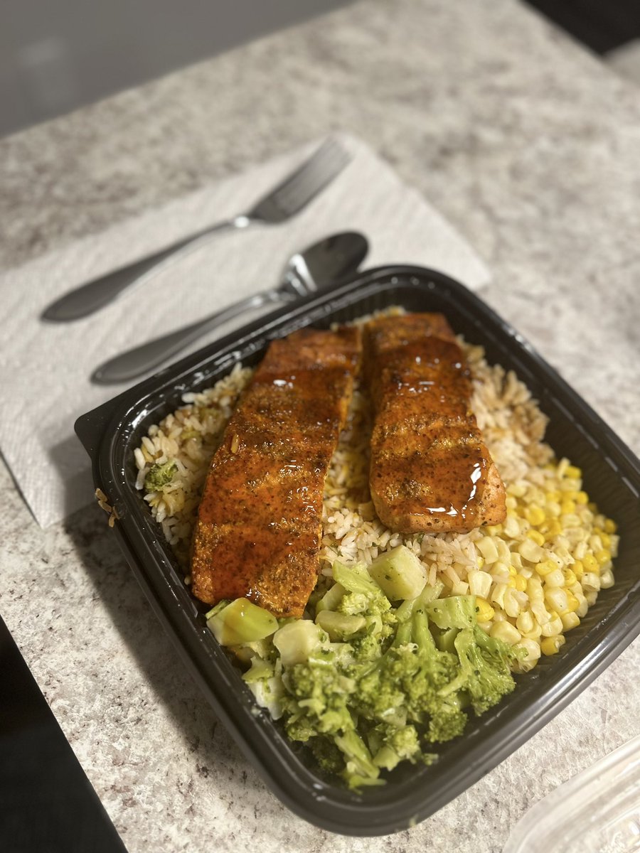 BRob_2323's tweet image. Having a daytime snack after each workout holds great significance. All of my snacks qualify as full-fledged meals. Your output is determined by your input. #WARREADY #EatThePart #MyChef #AthleteLife #MyDay #BeDifferent #StayReady #AthleteLife #MyDay #BeDiffrent #BuiltToLast