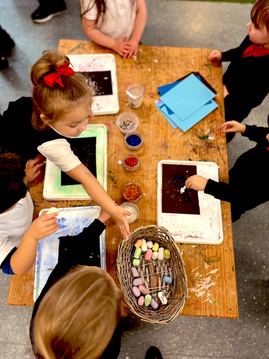 Holtonprimary's tweet photo. After a colourful weekend in the night sky ๐#HPSNursery explored a splatter technique to create their very own fireworks! We decided that glitter would help them sparkle in the sky! #HPSExpressive https://t.co/yldz1QPEU7
