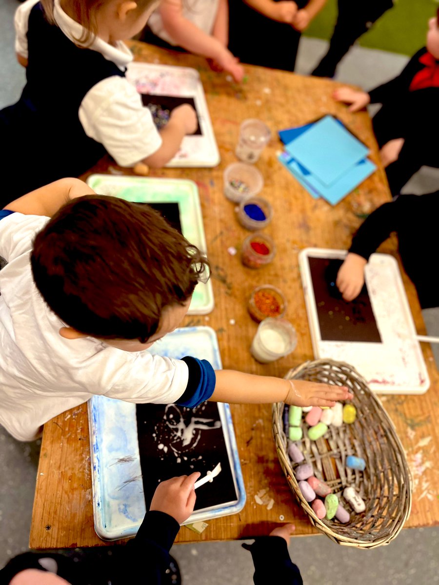 Holtonprimary's tweet photo. After a colourful weekend in the night sky ๐#HPSNursery explored a splatter technique to create their very own fireworks! We decided that glitter would help them sparkle in the sky! #HPSExpressive https://t.co/yldz1QPEU7