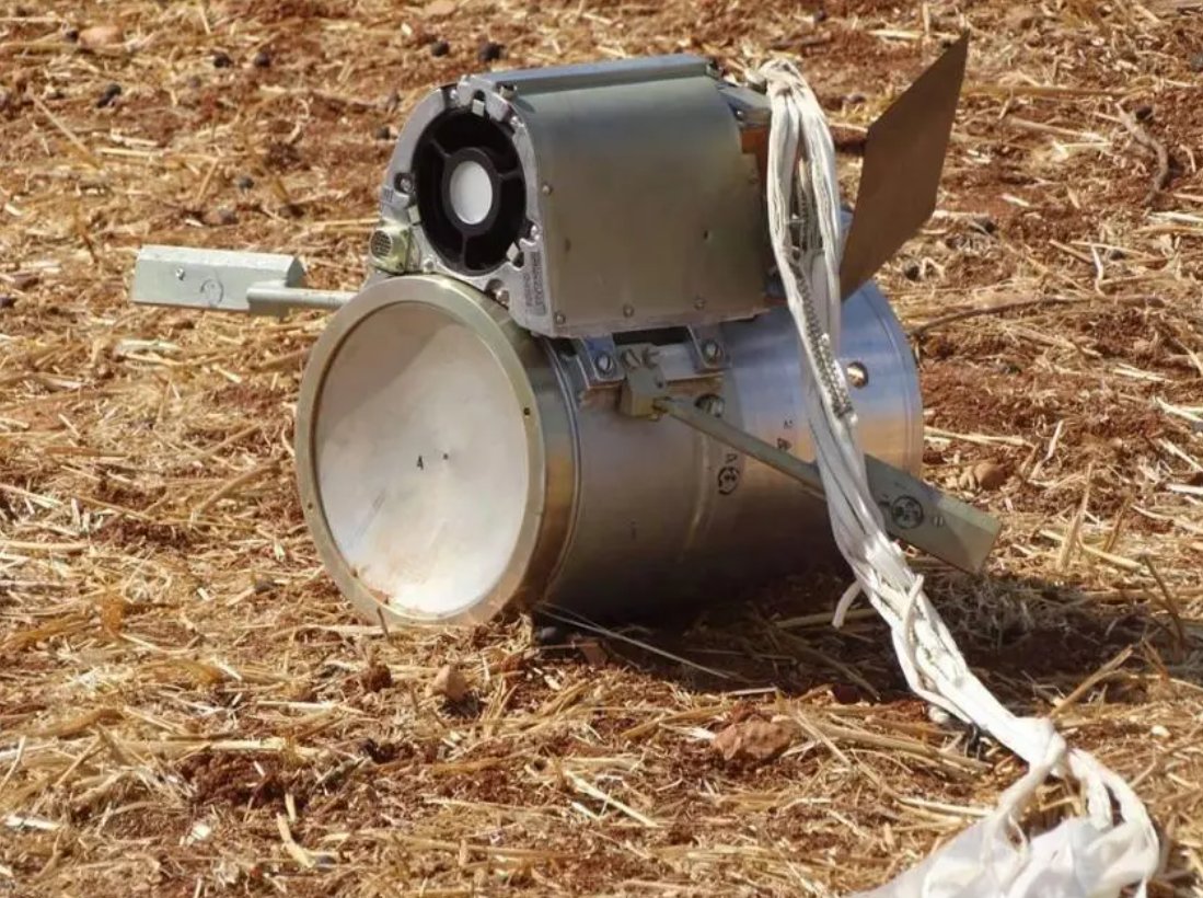 bombtechs's tweet photo. By popular demand, we are resuming our #Ordnance of the week series. This month we are focusing on cluster bombs and submunitions, starting with the SPBE, a dangerous anti-armor munition.

#bombtechs #EOD #UXO #humanitarian https://t.co/l7ZIwtCb1Y