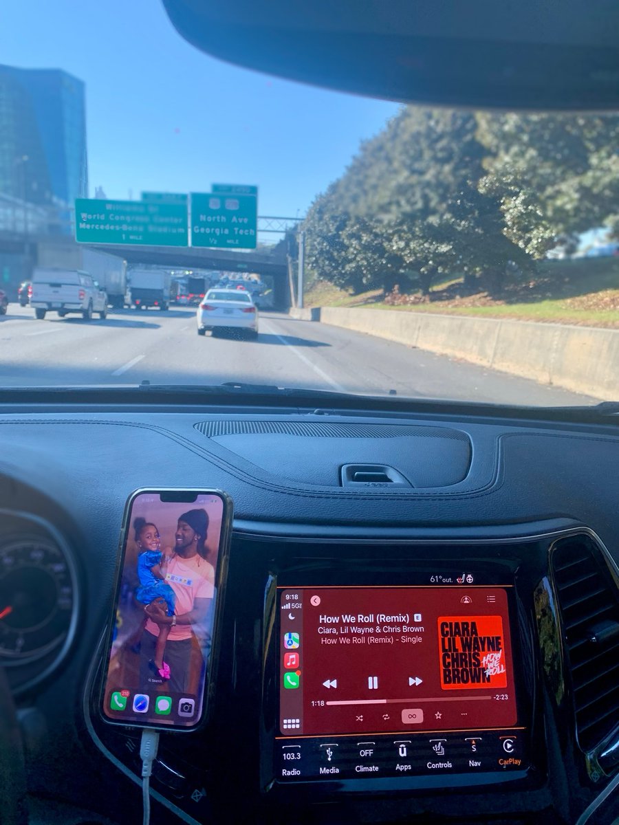 iamrobbie__'s tweet image. Was vibin out 🤘🏾@ciara #HowWeRoll