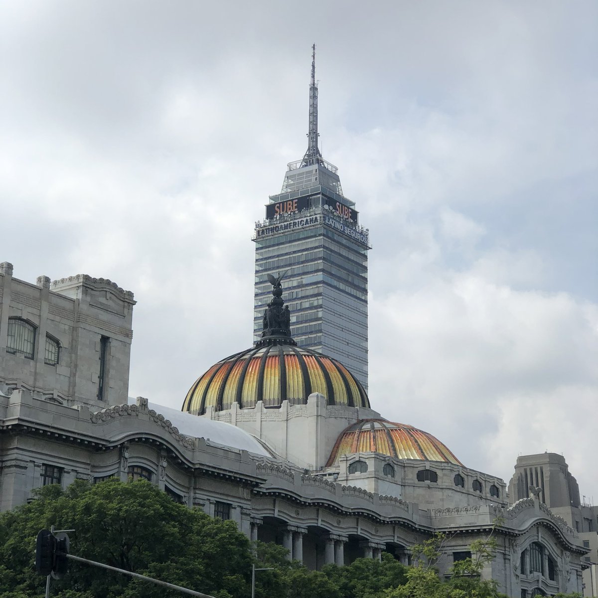 fotosintesislab's tweet photo. #fotocallejera #streetphotography #fotoconiphone #shotoniphone #centrohistorico #downtown #mexico #cdmx #mexicocity https://t.co/GtX88BRdXr