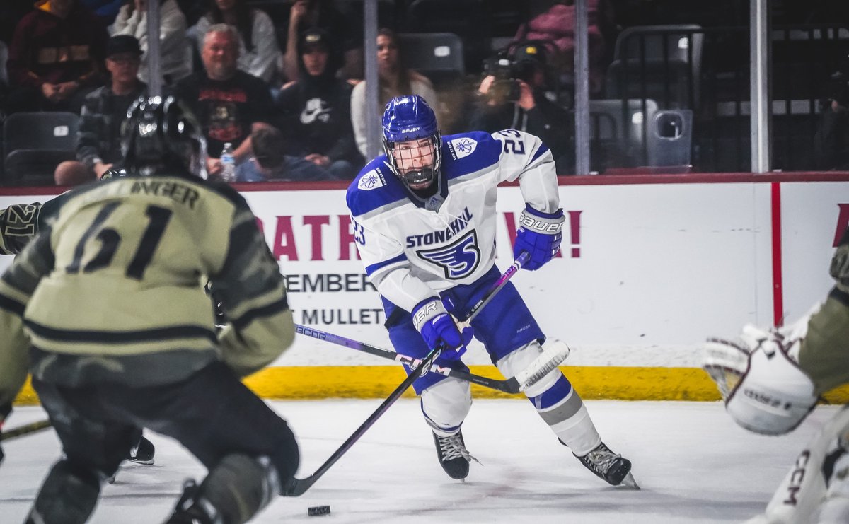 GoStonehill's tweet photo. It was a family reunion in the desert for the Borges family this past weekend, as @StonehillHockey faced off against nationally ranked #16 Arizona State! 🏒🏜️

#GoHill https://t.co/EjwjdIVAPd