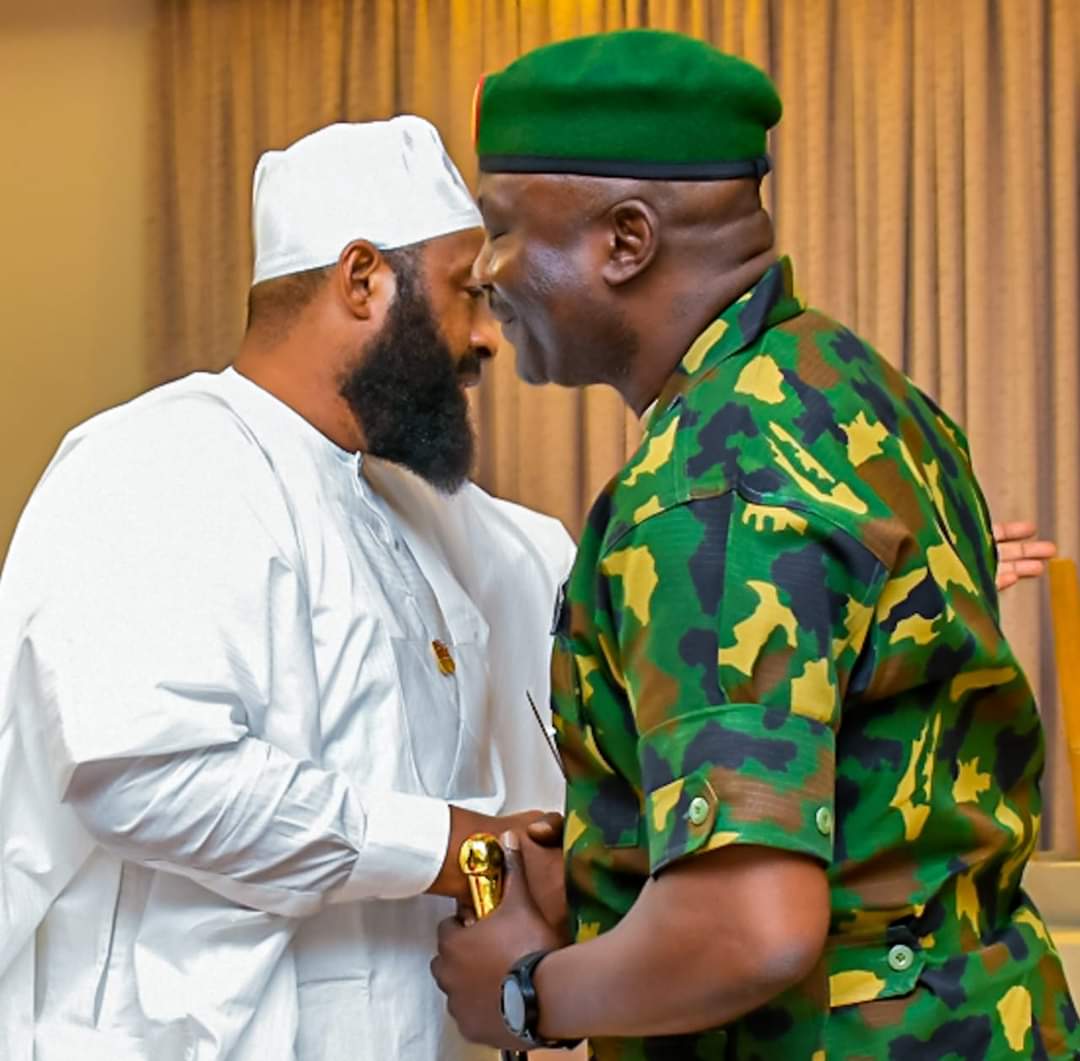 bellowaziri5's tweet photo. Gov @HonBago played host to the Chief of Defence Staff, General Christopher Gwabin Musa at the Government House, Minna.The meeting with the Service Chief which was held in a closed-door was not unconnected with the security challenges confronting the state and ways to tackle them https://t.co/ZQzzi3ppSo