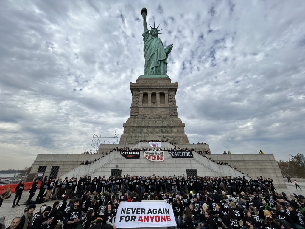 ⚠️ HAPPENING NOW AT THE STATUE OF LIBERTY: Hundreds of Jews and allies are holding an emergency sit-in, taking over the island to demand a ceasefire in Gaza. We refuse to allow a genocide to be carried out in our names. Ceasefire now to save lives! Never again for anyone! ⚠️