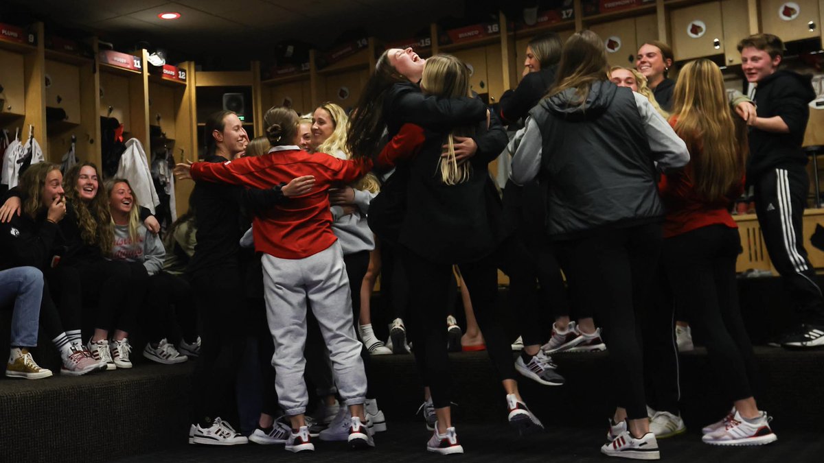 LouisvilleFH's tweet photo. 💃💃

#GoCards https://t.co/d2zxzgrrbB