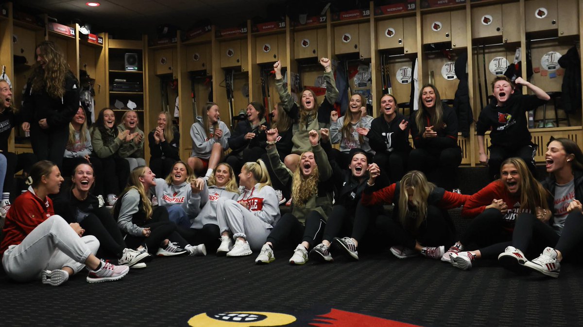 LouisvilleFH's tweet photo. 💃💃

#GoCards https://t.co/d2zxzgrrbB