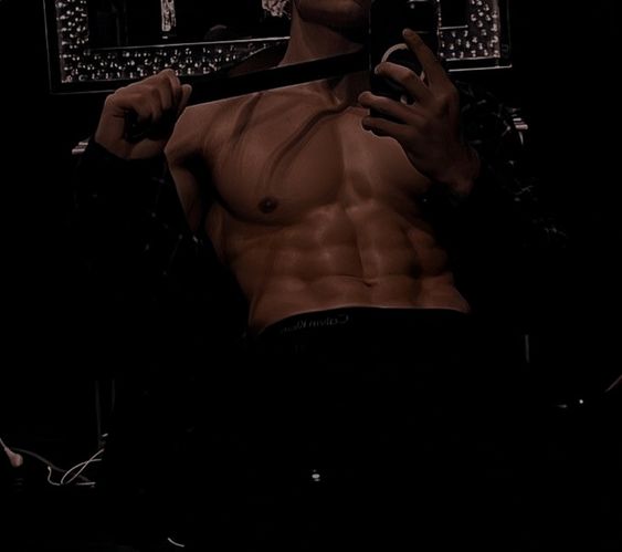 acoracaodefogo's tweet photo. #AzrielWeek: Spymaster🗡️🦇
"Era lindo, mas quase indecifrável. Ele seria aquele com quem tomar cuidado.. a faca na escuridão
(...)
— Este é Azriel, meu mestre-espião — Não era surpreendente. Algum instinto profundo em mim me fez verificar se os escudos mentais estavam intactos. https://t.co/pMtUU72uTM