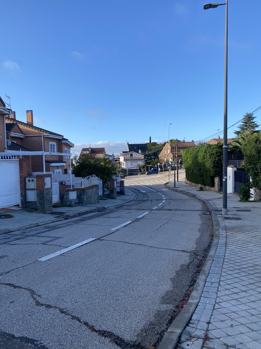 maca1972's tweet photo. @MuseoCiudadMst1 @AytoMostoles Así tenemos las calles en #ParqueCoimbra. Por favor tapen estos agujeros. @mbautista_pp https://t.co/hCtzoLw5Sz