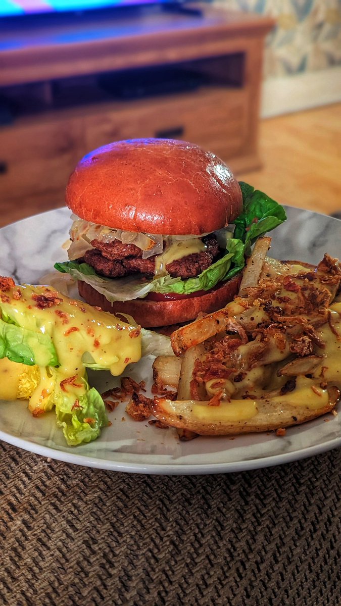JonIn6OSeconds's tweet photo. Another reason why I'll never be a "skinny" runner!!! 😂
Burger Boy!! Still, at least I made some effort to earn it 😁
#ukrunchat #burger #food #runningfuel https://t.co/vj4ZkjEosc