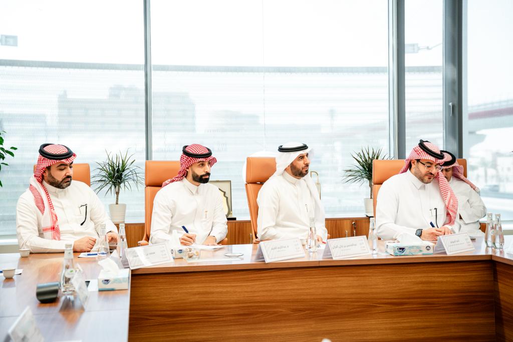 kscdr's tweet photo. الأمير سلطان بن سلمان يؤكد على دعم واهتمام حكومة خادم الحرمين الشريفين - أيده الله - بدعم القطاع الثالث، ويثمن التكامل والتعاون بين القطاع الخاص والقطاع غير الربحي والحكومي، مشيراً سموه إلى أن هذا التعاون سيساهم في تعزيز الدور الحيوي لكل جهة في تحسين جودة حياة الأشخاص ذوي الإعاقة وتعزيز فرص العمل للكوادر البشرية في القطاع غير الربحي.
#علم_ينفع_الناس 
#مشروع_الغرف_الحسية
