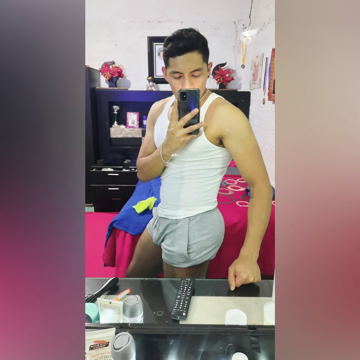 IvanLh9830's tweet photo. Inicio de semana.... 😏🍑🥵💋 https://t.co/PfZnK9fMOQ