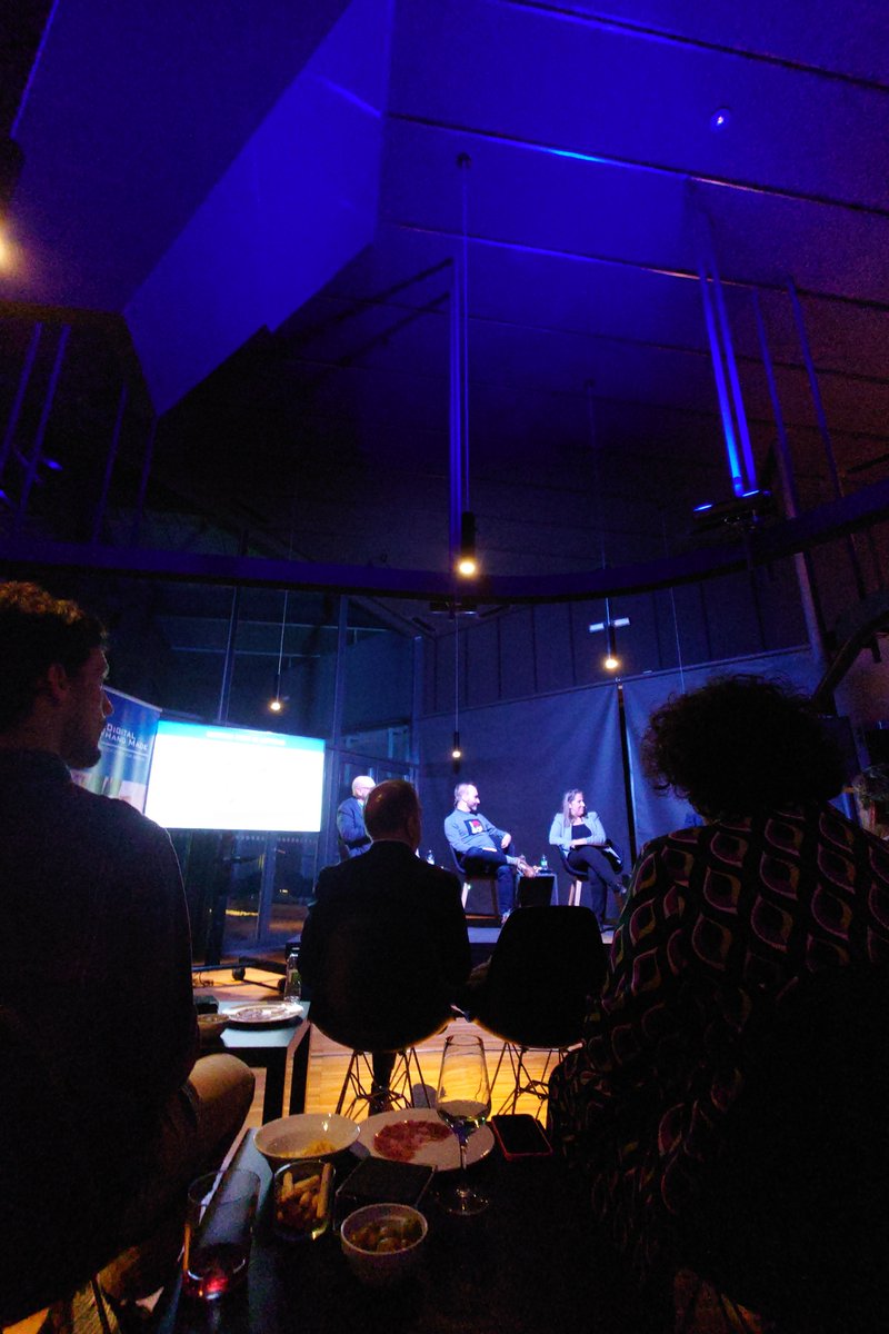 Hasta que dure el jamón con <a href="/camarazaragoza/">Cámara Zaragoza</a> <a href="/RedaccionClub/">Redacción ClubCámara</a> en <a href="/CaixaForum/">CaixaForum</a> de #zaragoza. El tema de hoy la innovación abierta en las empresas e instituciones. Charla de Carlos de <a href="/Grupo_init/">Grupo Init</a> y María Pilar, del dept. Innovación del <a href="/GobAragon/">Gobierno de Aragón</a>