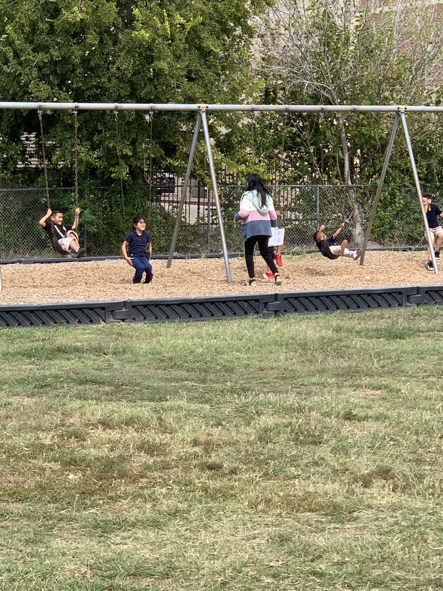 BushScience's tweet photo. Ms. Alvarez’s 1st grade class is practicing patterns of movement on the playground. Learning is fun! @ajbushelem #OneTeamOneGoal #BobcatBusiness https://t.co/7iW04vEuUU