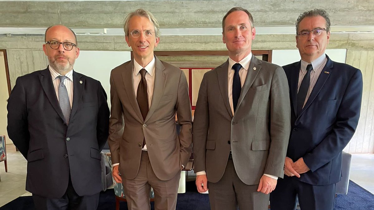 Notaires_CSN's tweet photo. A l’occasion des réunions de l'#UINL au #Bresil, @LionelGalliez, Président de l'@uinl_org a rencontré Monsieur l'ambassadeur @E_Lenain à @franceaubresil et représente le #CSN et l'expertise du #notariat français. Échanges riches et projets de coopération possibles pour 2024. https://t.co/qea4x7VlQb