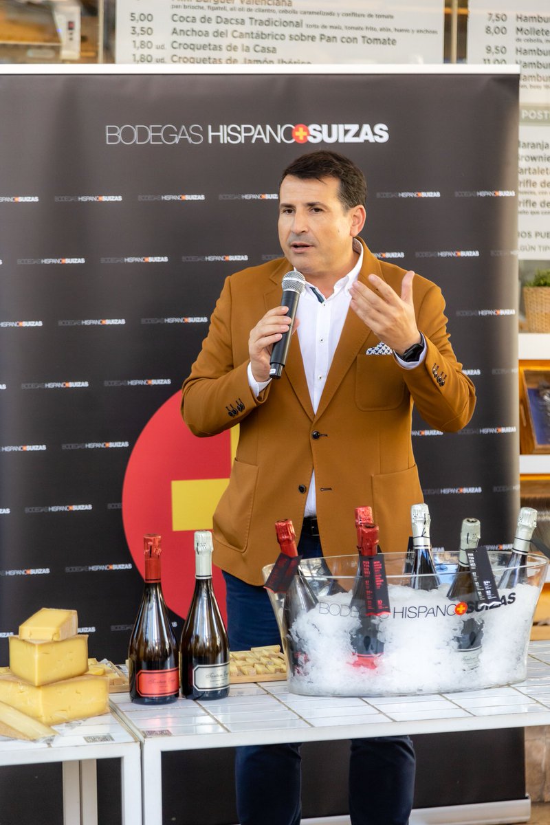 PabloOssorio's tweet photo. Hoy en #MiCub @MercadoColonVLC hemos maridado las nuevas añadas de Tantum Ergo 2021 de @HispanoSuizas con Quesos Manglano.
Una experiencia impresionante la perfecta combinación de los quesos elegidos por José Manuel Manglano con nuestros cavas Rosé pinot noir y Chardonnay 🥂 https://t.co/a04IzjEWMY
