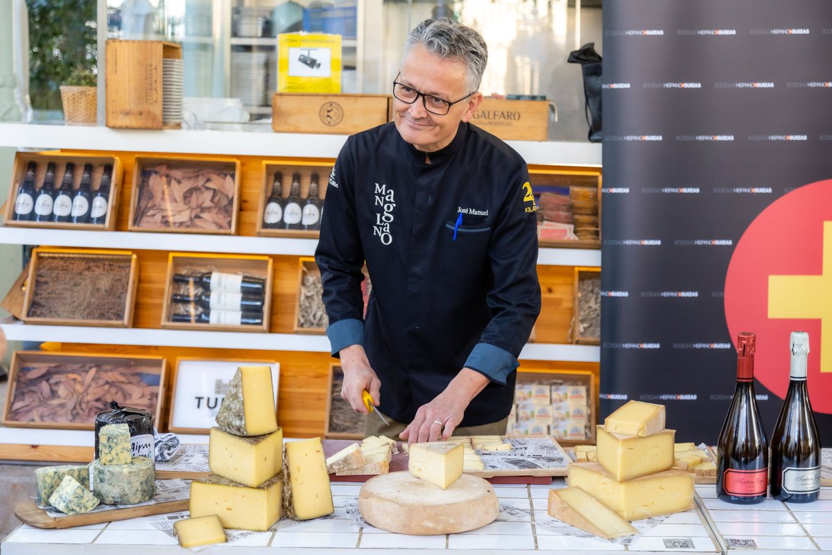 PabloOssorio's tweet photo. Hoy en #MiCub @MercadoColonVLC hemos maridado las nuevas añadas de Tantum Ergo 2021 de @HispanoSuizas con Quesos Manglano.
Una experiencia impresionante la perfecta combinación de los quesos elegidos por José Manuel Manglano con nuestros cavas Rosé pinot noir y Chardonnay 🥂 https://t.co/a04IzjEWMY