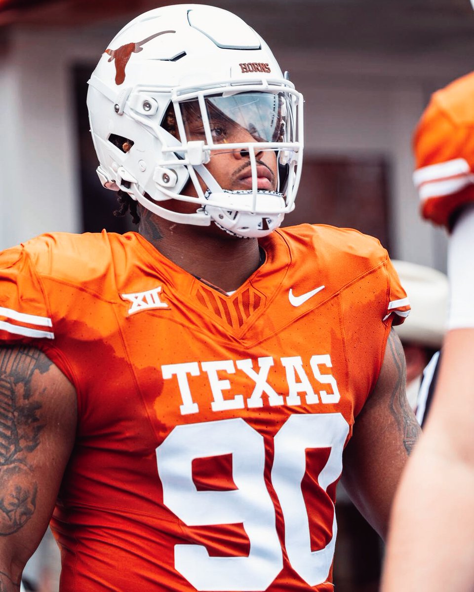 Texas’ Defensive Tackle duo in Week 10: 🤘 T’Vondre Sweat: 88.0 PFF Grade (2nd) 🤘 Byron Murphy II: 87.0 PFF Grade (3rd) 12 QB Pressures generated between the two👀