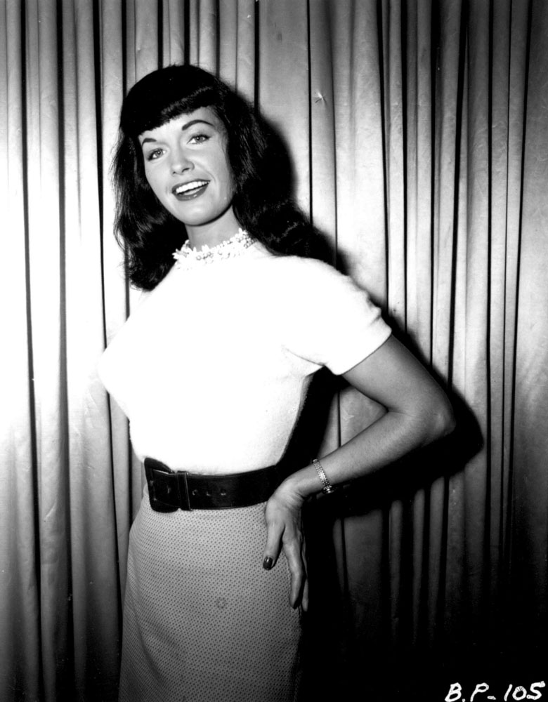 💋 Ms. Page will see you now… Happy Monday, lovelies!! 💕

#pinup #bettiepage #pinupqueen #bettiebangs #1950s #vintagestyle #pinupgirl