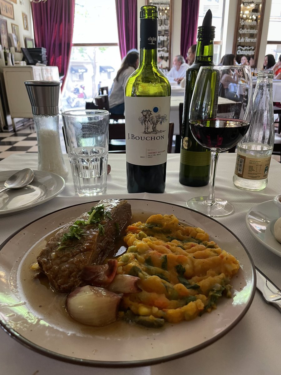 TAG_1972's tweet photo. @deniseramosm Yo ya estoy en el almuerzo, te debo el café. Saludos desde Chile https://t.co/MUCtPy0Yoa
