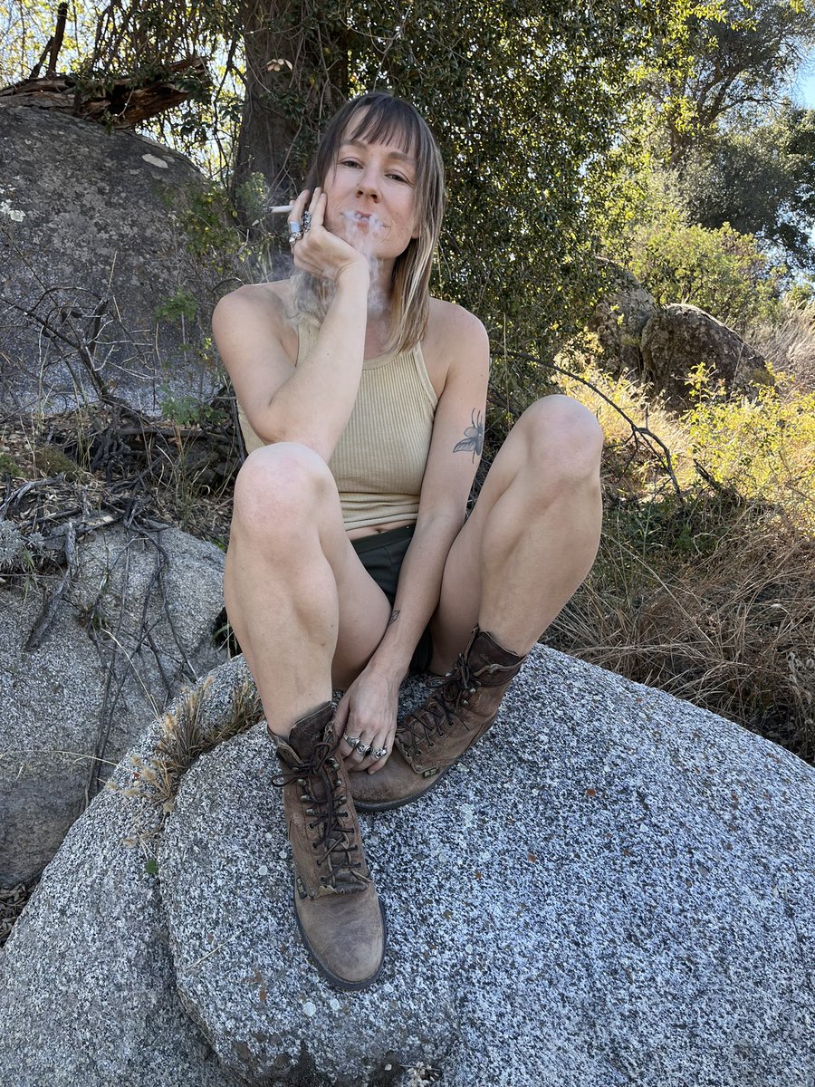 DesertxSage's tweet photo. Gone full desert dirtbag this week

Follow along to play on rocks with me. Because it’s fun to get a little dirty. No?

https://t.co/Yhjd4gQlCG https://t.co/oGBNA7Hktq