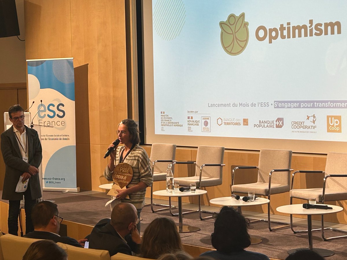 mois_ESS's tweet image. [LIVE] La structure lauréate du #PrixESS "Utilité Sociale" est......🥁🥁 🏆 @OptimismLorient en Bretagne ! 👏 👏 👏 Un grand bravo à cette association qui développe plusieurs activités génératrices d’emploi, avec le souhait d’entreprendre durablement! @ESSenBretagne