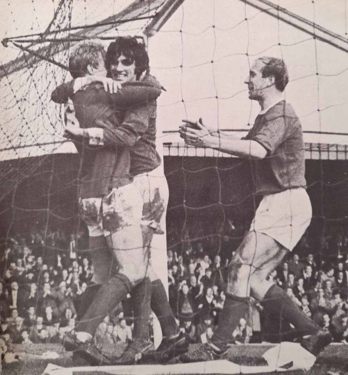 🇾🇪 Denis congratulated by George and Bobby 🇾🇪