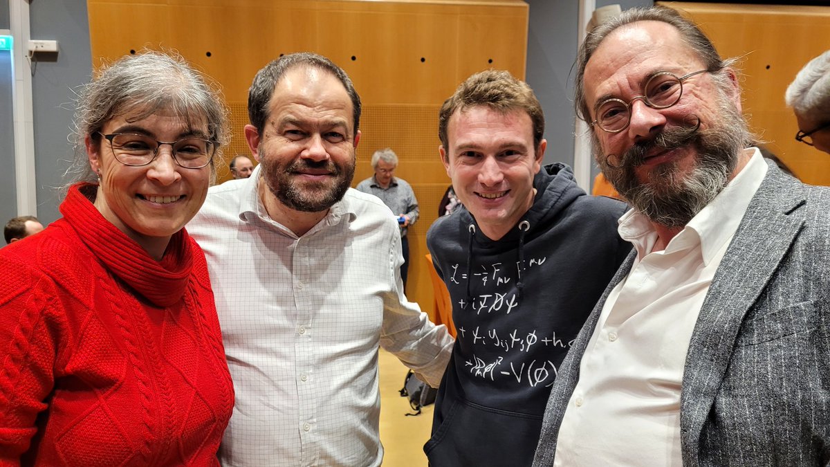 La physique est présente en force à la remise des Médailles de la médiation scientifique 2023 du @CNRS. Normal c'est l'#AnnéePhysique 😉

Avec @S_Martrenchard @frestagn @dlouapre @jmcourty 

#TalentsCNRS