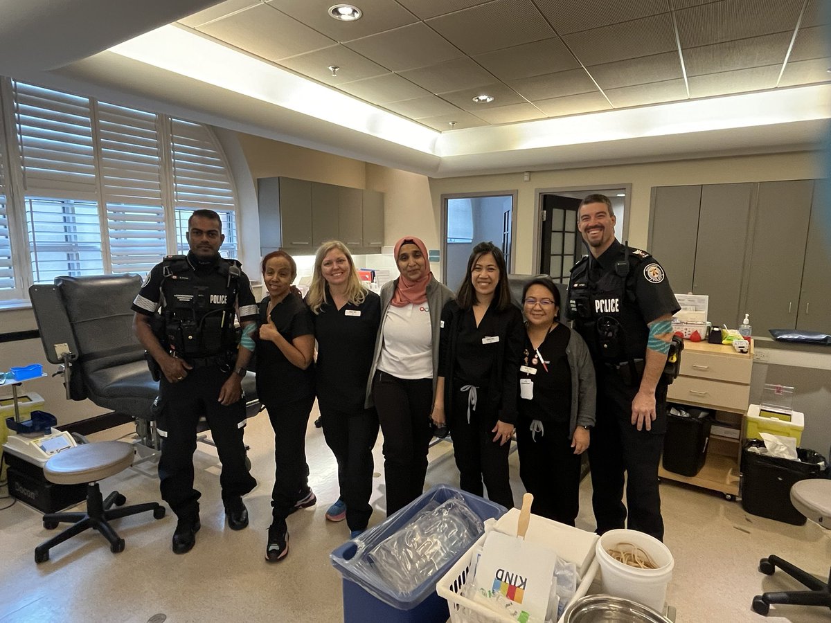 Thx to my fellow @TorontoPolice & @TPAca members who donated blood throughout this morning. This is just a small sample of both uniform & civilian members & former YIPI who came out to give the gift of life through blood donation. 🩸 Together we are Canada’s Lifeline.