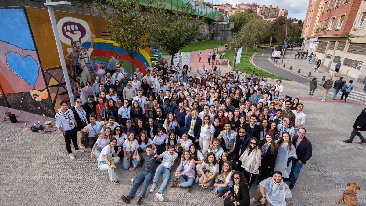 🎨ESKERRIK ASKO 'Gazte Action Day' elkarlaneko mural eta proiektu polit honetan parte hartu duzuen guztioi! 
🖼️¡MUCHAS GRACIAS a todas las personas que habéis formado parte de este bonito mural y proceso participativo 'Gazte Action Day'! #TiempoDeAccion
👏 bit.ly/3slxlN1