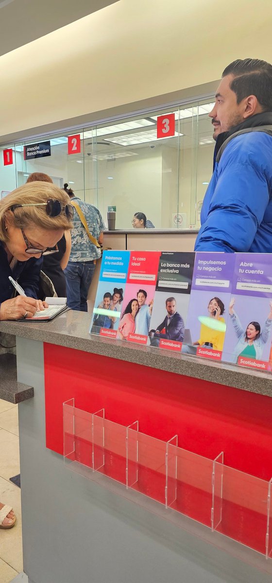 cingastelum's tweet photo. @ScotiabankMX irreal una sucursal con 2 cajeros, sin gerente y con la encargada cero amable , y una fila de 13 personas. En lázaro cárdenas, gdl https://t.co/vHLF05hNTU