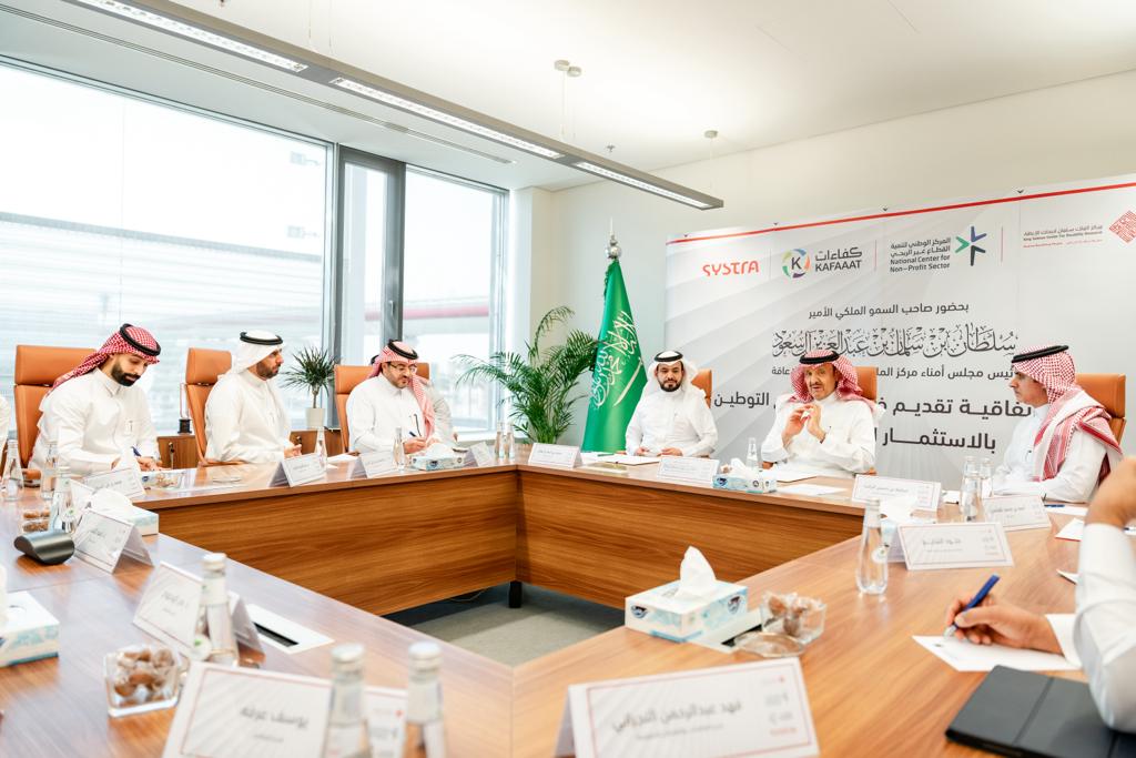 kscdr's tweet photo. صاحب السمو الملكي الأمير سلطان بن سلمان رئيس مجلس الأمناء يوقع مذكرة تعاون مشترك بين مركز الملك سلمان لأبحاث الإعاقة وشركة كفاءات المعرفة، وشركة سيسترا، لتقديم خدمات برنامج التوطين بالاستثمار الإجتماعي، وتأمين فرص وظيفية لخدمة مشروع الغرفة الحسية بمطار الملك خالد الدولي صالة (٥)  برعاية  المركز الوطني لتنمية القطاع غير الربحي.

رابط الخبر| https://t.co/aBaLQtlVd8

#علم_ينفع_الناس 
#مشروع_الغرف_الحسية